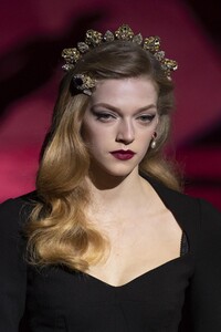 detail-defile-dolce-amp-gabbana-automne-hiver-2019-2020-milan-detail-619.thumb.jpg.4a324c8e2160829be52ee34168ed10e9.jpg