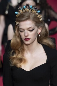 detail-defile-dolce-amp-gabbana-automne-hiver-2019-2020-milan-detail-706.thumb.jpg.e1b85fb5335227656306cf934774dca2.jpg