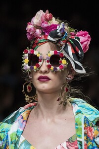detail-defile-dolce-amp-gabbana-printemps-ete-2019-milan-detail-292.jpg