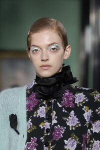 detail-defile-erdem-automne-hiver-2020-2021-londres-detail-151.thumb.jpg.f338ade84d891a7dd4b3c84275fe6771.jpg