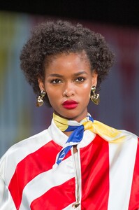 detail-defile-escada-printemps-ete-2019-new-york-detail-27.thumb.jpg.1a3e458c196f15ca11f816135219eaa1.jpg