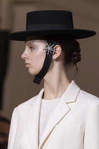 detail-defile-giambattista-valli-automne-hiver-2020-2021-paris-detail-177.thumb.jpg.57b0051d8a9b03cf4d7e1cea62d69ad7.jpg