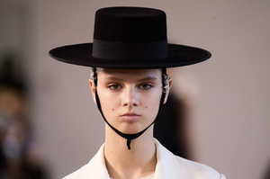 detail-defile-giambattista-valli-automne-hiver-2020-2021-paris-detail-48.thumb.jpg.b3235fe62e98d0b3012044929924c2b2.jpg
