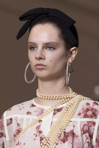 detail-defile-giambattista-valli-automne-hiver-2020-2021-paris-detail-76.thumb.jpg.ecb4815fa438511868ffbd7932c348e2.jpg