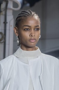 detail-defile-jil-sander-printemps-ete-2019-milan-detail-197.thumb.jpg.1c34071f435addb38a48cb755b74886a.jpg