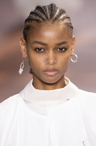 detail-defile-jil-sander-printemps-ete-2019-milan-detail-354.thumb.jpg.0a350e651b1c85551edbc12bb5b43ed3.jpg