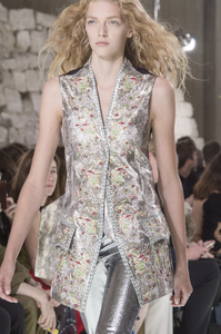 detail-defile-louis-vuitton-printemps-ete-2018-paris-detail-20.thumb.jpg.d14837ca2f3fb48eb12b41eea6130c31.jpg