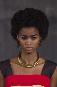 detail-defile-marni-automne-hiver-2018-2019-milan-detail-163.thumb.jpg.79736353279c4db142e22af256897374.jpg