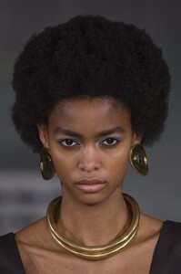 detail-defile-marni-automne-hiver-2018-2019-milan-detail-164.thumb.jpg.3117d71da0cf8fd60bc43a42b3c2f105.jpg