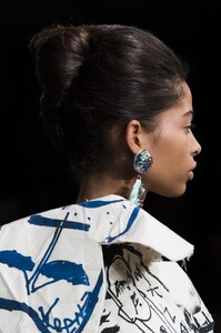 detail-defile-matty-bovan-printemps-ete-2019-londres-detail-46.thumb.jpg.dd59b02dc896df74e074d7961060bbc6.jpg