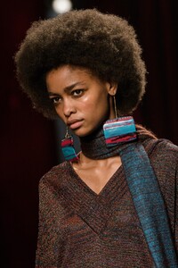 detail-defile-missoni-automne-hiver-2018-2019-milan-detail-107.thumb.jpg.ed252f167702b7b3bcb48d448c995e53.jpg