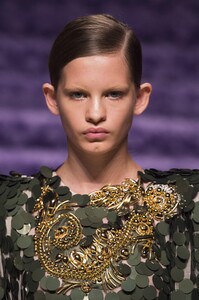detail-defile-miu-miu-automne-hiver-2017-2018-paris-detail-189.thumb.jpg.dba5c1ffc4deec01874ae26dd422ab46.jpg