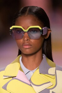 detail-defile-miu-miu-printemps-ete-2017-paris-detail-198.thumb.jpg.c49986438232752deef77a44c9ce2089.jpg