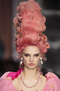 detail-defile-moschino-automne-hiver-2020-2021-milan-detail-174.thumb.jpg.99b22b85c90edf47cfebc4e517ae7835.jpg