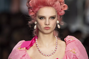 detail-defile-moschino-automne-hiver-2020-2021-milan-detail-175.thumb.jpg.21b86d3f94cafa7d80afa352f0401c3a.jpg