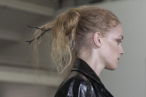 detail-defile-olivier-theyskens-printemps-ete-2019-paris-detail-53.thumb.jpg.72379d7ab7ffffe330965979b2be3421.jpg