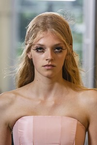 detail-defile-olivier-theyskens-printemps-ete-2020-paris-detail-46.thumb.jpg.eb1e479a9f4da3b20fc0fb6fb3cf9cdb.jpg