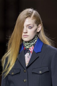 detail-defile-paul-smith-automne-hiver-2019-2020-paris-detail-20.thumb.jpg.1a01b57f393f7252822169c00eebc990.jpg
