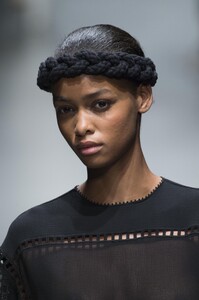 detail-defile-philosophy-di-lorenzo-serafini-printemps-ete-2019-milan-detail-143.thumb.jpg.5c1fe96208d499f59836a1154bbd735c.jpg