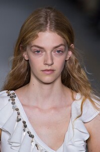 detail-defile-roberto-cavalli-printemps-ete-2019-milan-detail-242.thumb.jpg.831274cedaab2a41c32c8601c6915b13.jpg