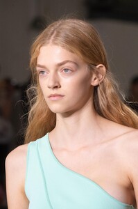 detail-defile-roberto-cavalli-printemps-ete-2019-milan-detail-36.thumb.jpg.1eb62bfc61481ce1d892a877067218a4.jpg