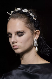 detail-defile-simone-rocha-printemps-ete-2020-londres-detail-116.thumb.jpg.19f0d727307146fbc8334496ca16df88.jpg
