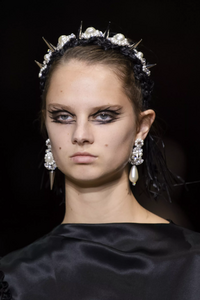 detail-defile-simone-rocha-printemps-ete-2020-londres-detail-99.thumb.jpg.2b344af89f781c520690768f937a822b.jpg