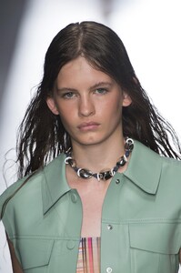 detail-defile-sportmax-printemps-ete-2019-milan-detail-167.thumb.jpg.6e0212062a992480324896b90a79c070.jpg