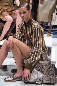 detail-defile-tod039s-printemps-ete-2017-milan-detail-56.thumb.jpg.32c58fcdf99776e60ca9890c908a50ff.jpg