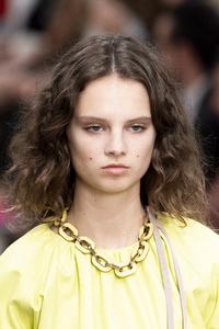 detail-defile-tod039s-printemps-ete-2020-milan-detail-14.thumb.jpg.46314c380c94c4e71533491fe17695cc.jpg
