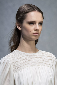 detail-defile-tory-burch-automne-hiver-2020-2021-new-york-detail-5.thumb.jpg.cb2ed09fb7a8a69a2e3eaa7c157659ca.jpg