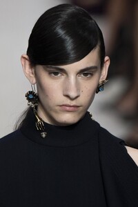 detail-defile-valentino-automne-hiver-2020-2021-paris-detail-64.thumb.jpg.40378149cda938cd00132dd2d3feee87.jpg