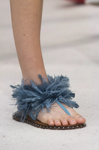detail-defile-valentino-printemps-ete-2019-paris-detail-101.thumb.jpg.ac6ef9a6cf710d0c2774bb94607f970a.jpg