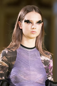 detail-defile-vera-wang-automne-hiver-2020-2021-new-york-detail-26.thumb.jpg.fbffee346b4acaaef7ad81b889c0a174.jpg