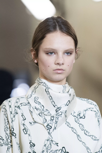 detail-defile-victoria-beckham-automne-hiver-2019-2020-londres-detail-58.thumb.jpg.0660f0203ee32063f77fc5b4209dea38.jpg