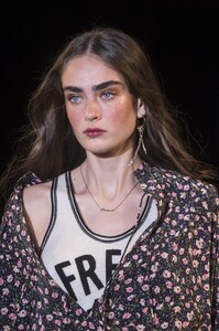 detail-defile-zadig-amp-voltaire-printemps-ete-2019-paris-detail-64.thumb.jpg.f3b450104663b76b905a9b1bc4bda1bd.jpg