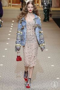 dolce-and-gabbana-aw18-0008-475c57.thumb.jpg.c8d166f9d222f57fec633f6c27aed9a3.jpg
