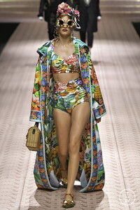 dolce-and-gabbana-ss19-0100-6efc18.thumb.jpg.1f39dbbfa0961da2ec6f85056ff14278.jpg