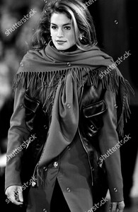donna-karan-fall-1992-ready-to-wear-runway-show-new-york-shutterstock-editorial-10453686aw.jpg