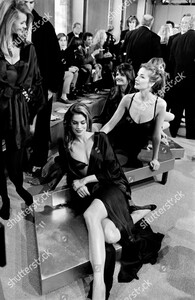 donna-karan-fall-1992-ready-to-wear-runway-show-new-york-shutterstock-editorial-10453686bb.jpg