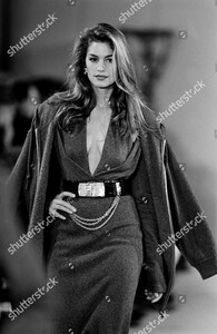 donna-karan-fall-1992-ready-to-wear-runway-show-new-york-shutterstock-editorial-10453686ef.jpg