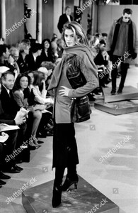 donna-karan-fall-1992-ready-to-wear-runway-show-new-york-shutterstock-editorial-10453686hn.jpg