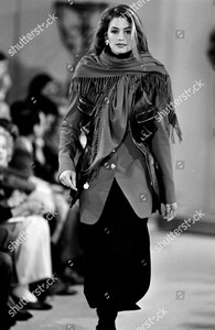 donna-karan-fall-1992-ready-to-wear-runway-show-new-york-shutterstock-editorial-10453686ih.jpg