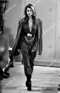 donna-karan-fall-1992-ready-to-wear-runway-show-new-york-shutterstock-editorial-10453686jc.jpg