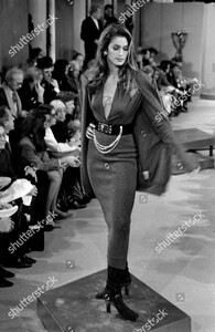 donna-karan-fall-1992-ready-to-wear-runway-show-new-york-shutterstock-editorial-10453686jt.jpg