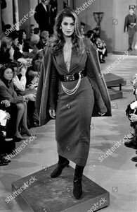 donna-karan-fall-1992-ready-to-wear-runway-show-new-york-shutterstock-editorial-10453686np.jpg