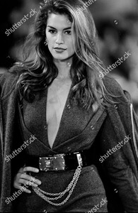 donna-karan-fall-1992-ready-to-wear-runway-show-new-york-shutterstock-editorial-10453686oa.jpg