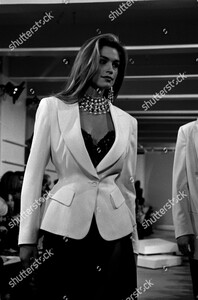 donna-karan-spring-1992-ready-to-wear-runway-show-new-york-shutterstock-editorial-10434011er.jpg