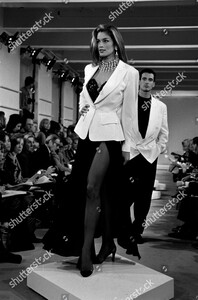 donna-karan-spring-1992-ready-to-wear-runway-show-new-york-shutterstock-editorial-10434011ju.jpg