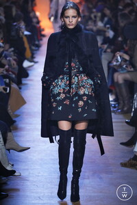 elie-saab-aw18-0026-8c588d.thumb.jpg.040b28981f6e111086ff32bed552ce3d.jpg